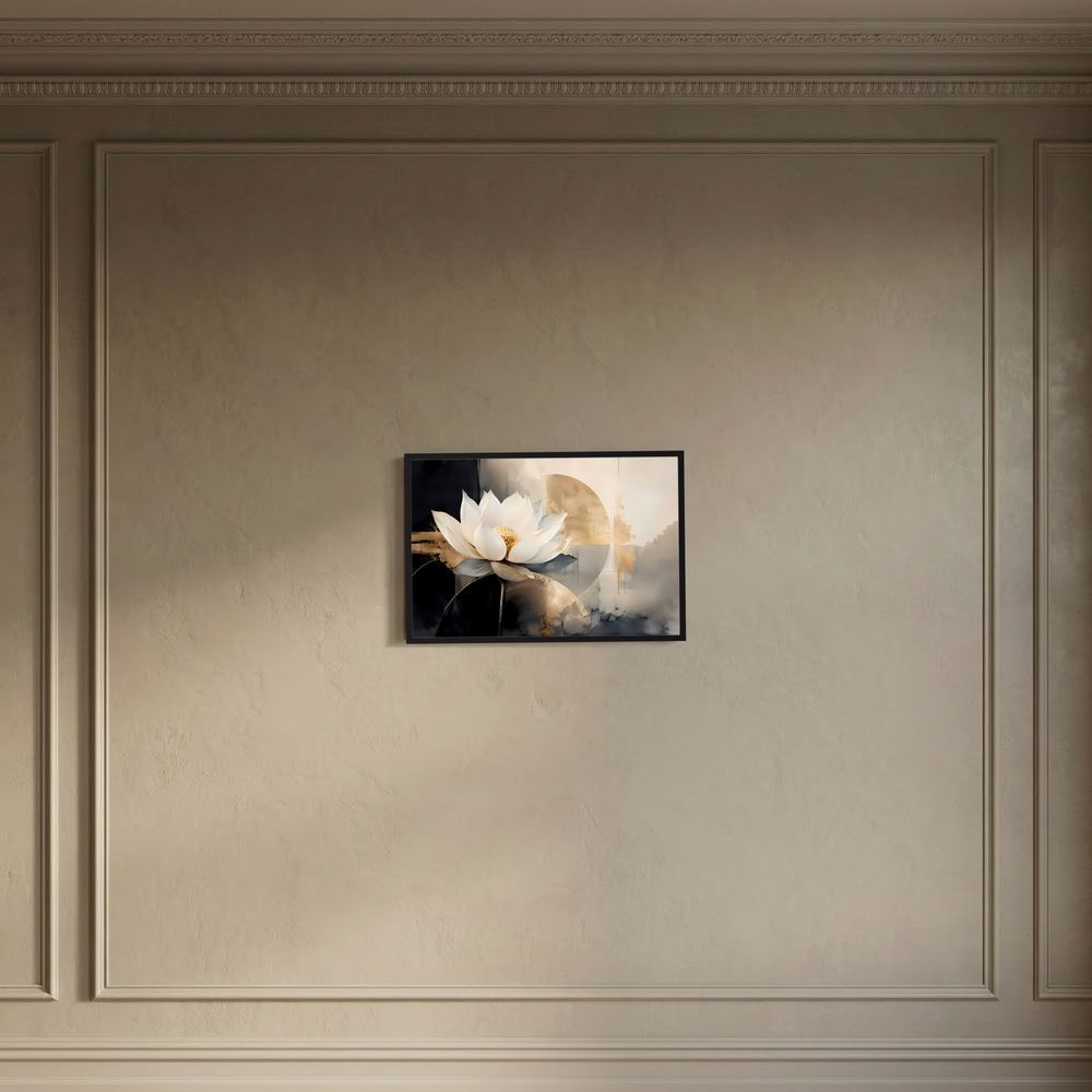 Kleines Querformat-Poster mit weißer Lotusblüte in Schwarz-Gold-Abstrakt, schwarzer Rahmen
