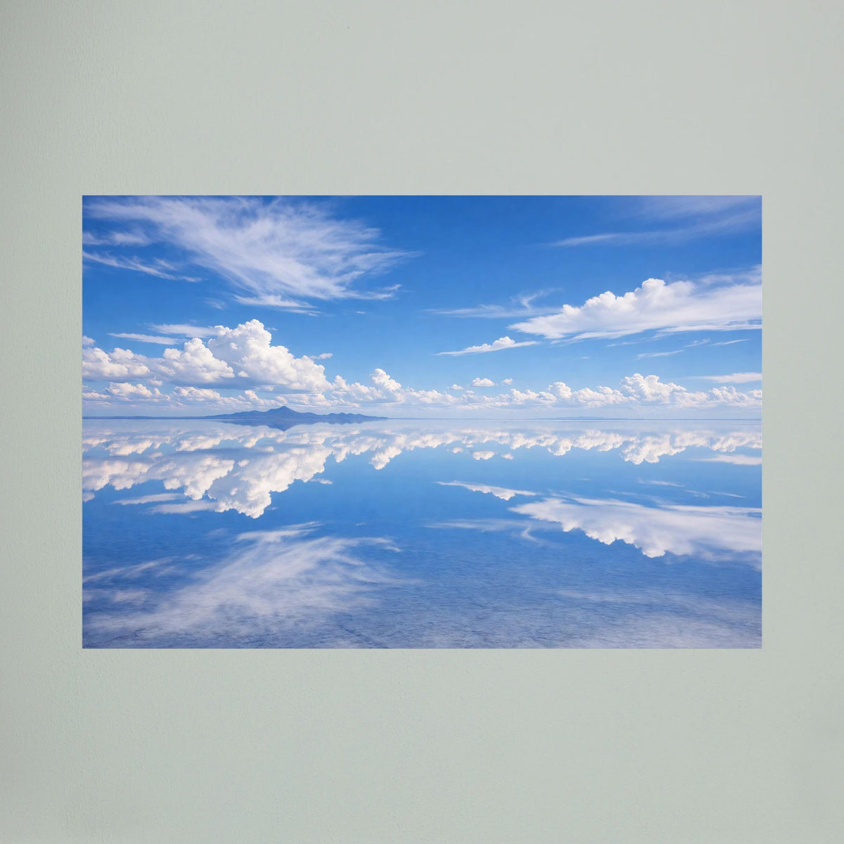 Querformat-Poster ohne Rahmen mit Himmel- und Wolkenspiegelung über ruhigem Wasser
