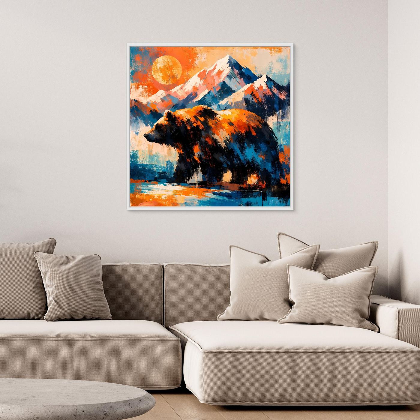 Leinwandbild mit abstraktem Grizzlybär und Berggipfeln in Blau-Orange.
