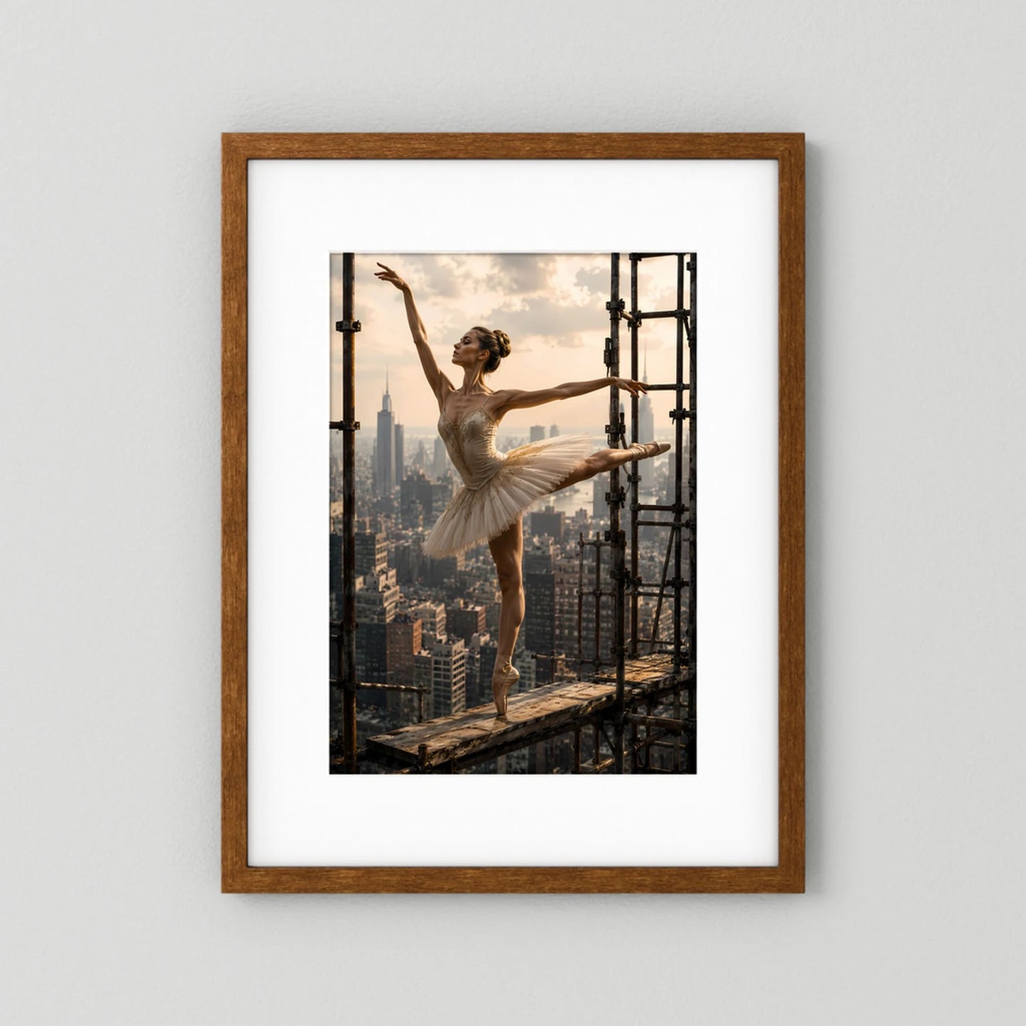 Poster Hochformat: Ballerina im beigen Tutu vor Skyline, brauner Rahmen mit weißem Rand