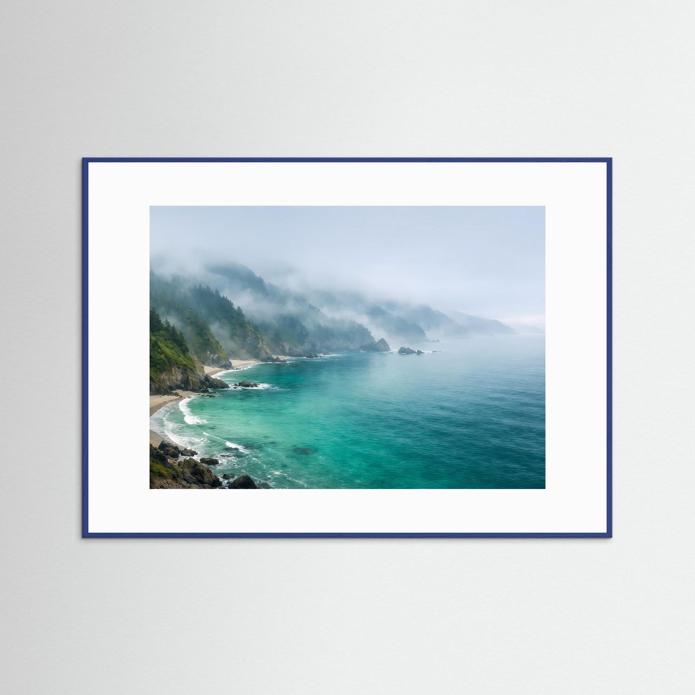 Naturposter mit Küste und türkisblauem Meer im blauen Holzrahmen