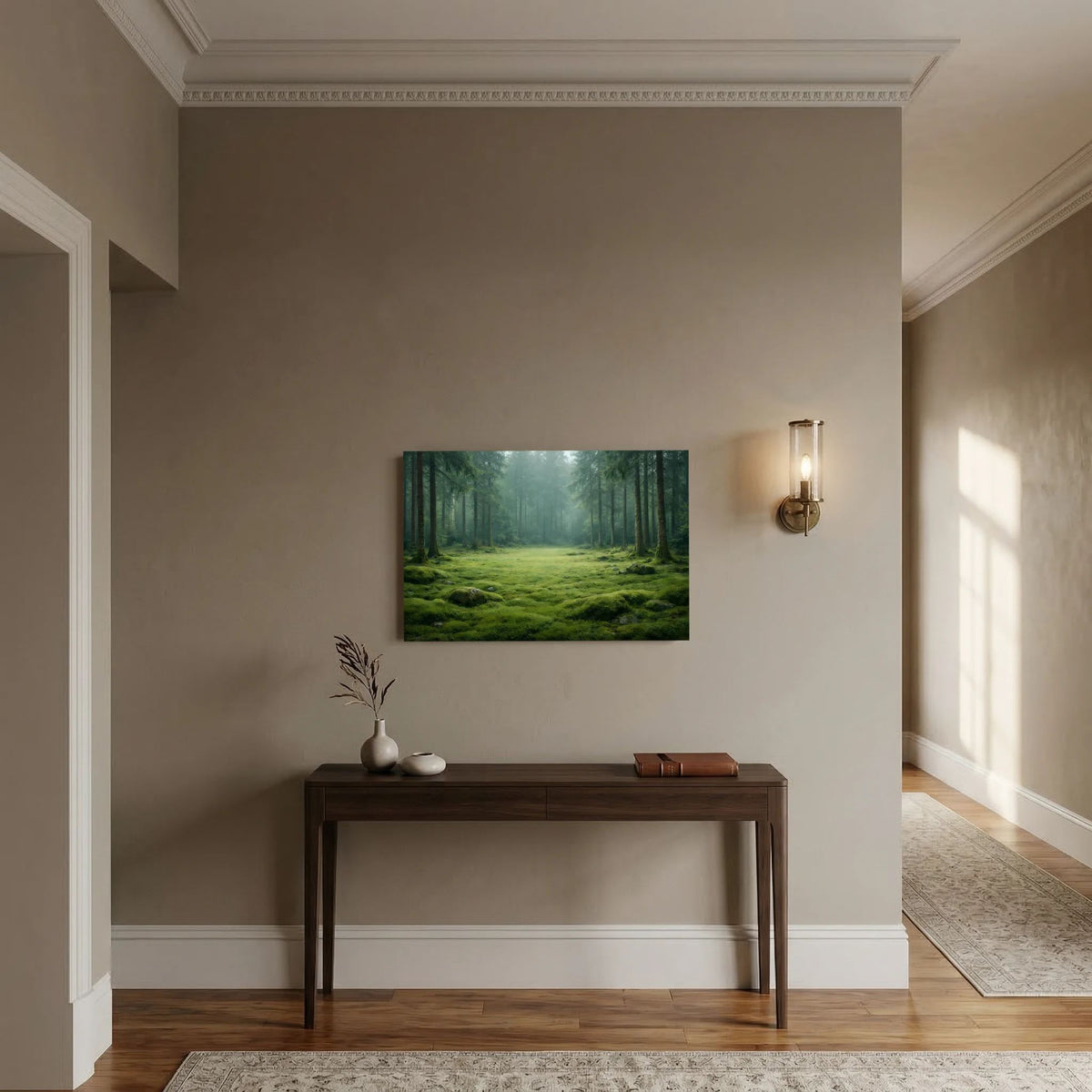 Wandbild mit Waldlichtung, grünem Moos und dichtem Tannenwald