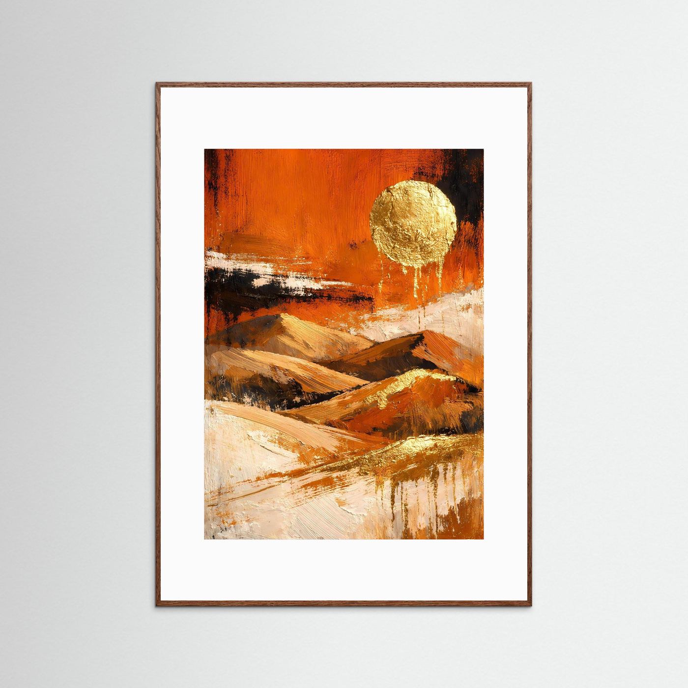Abstraktes Landschafts-Poster im Hochformat, orangefarbene Berge, goldener Sonnenkreis, dunkelbraun gerahmt
