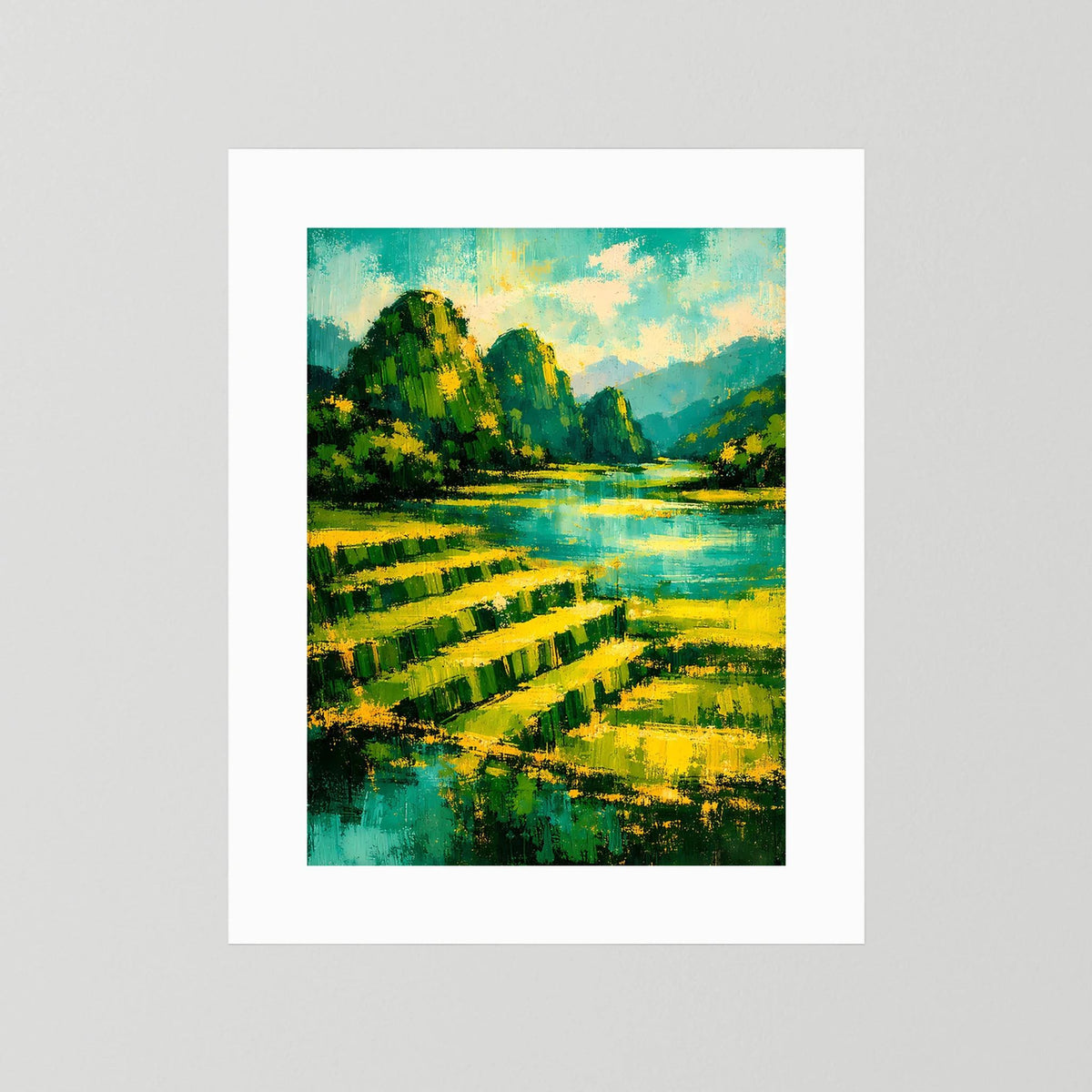 Hochformat-Poster mit abstraktem Landschaftsmotiv in Grün und Gold, weißer Rand ohne Holzrahmen.