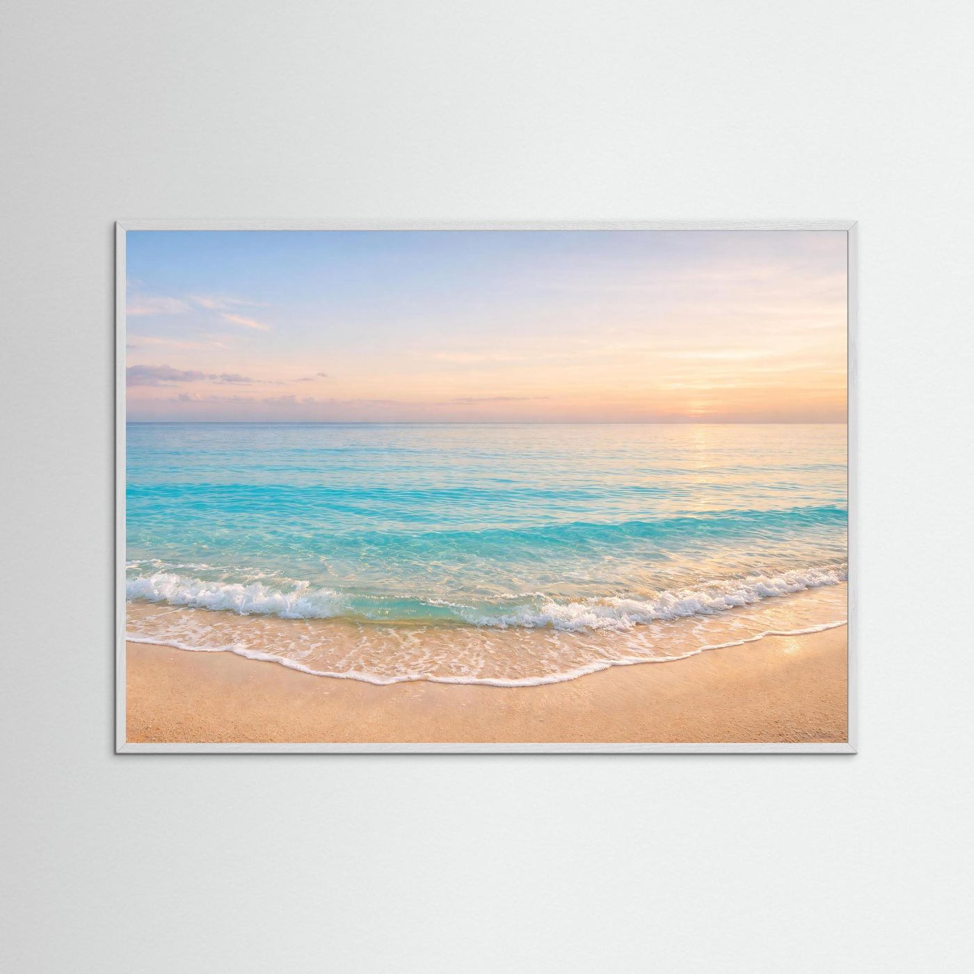 Poster mit Strand- und Meerbild im Querformat, weißer Holzrahmen