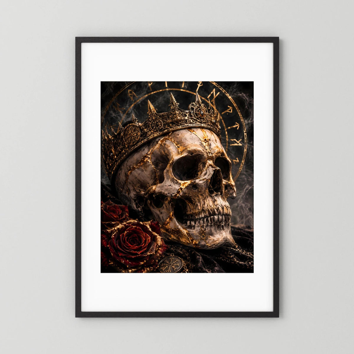 Hochformat-Poster mit Totenkopf, goldener Krone, Rosen und Runenkreis, schwarz gerahmt