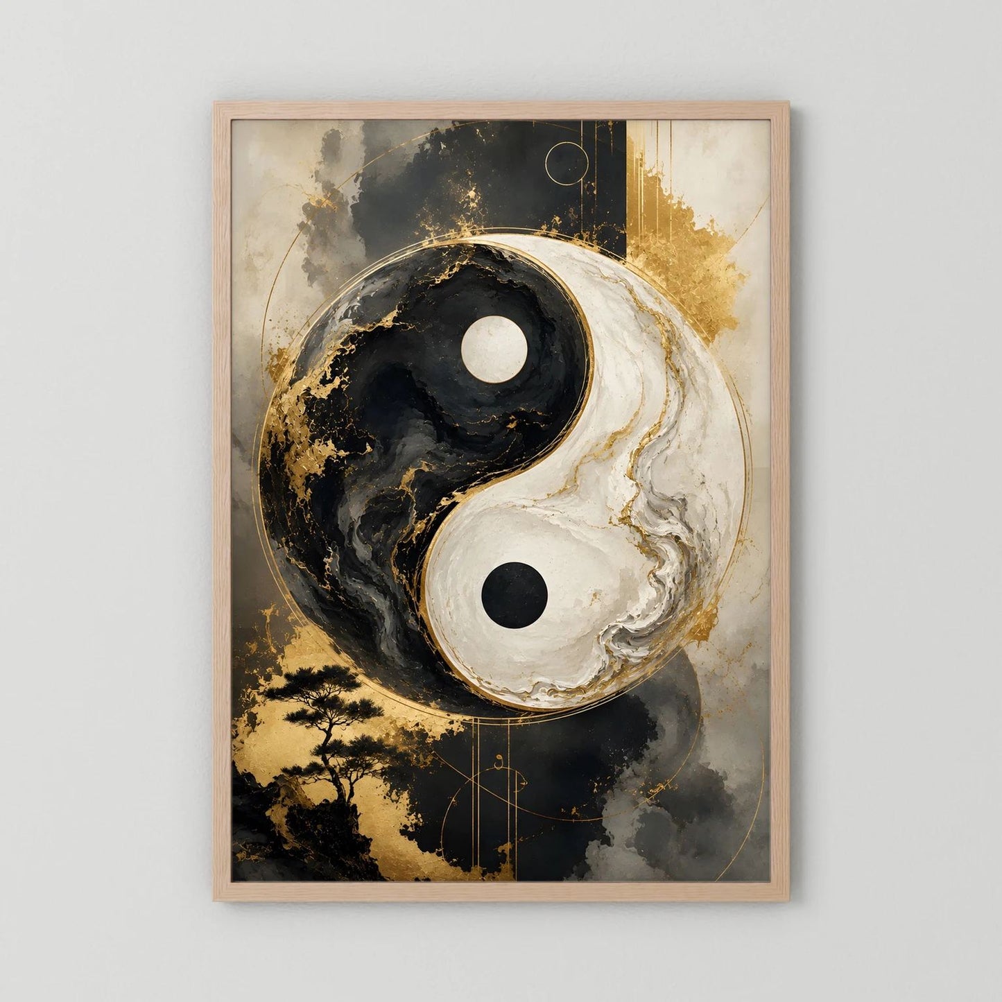 Wandbild im Hochformat mit Yin-Yang-Motiv in Schwarz, Weiß und Gold, hellbrauner Holzrahmen