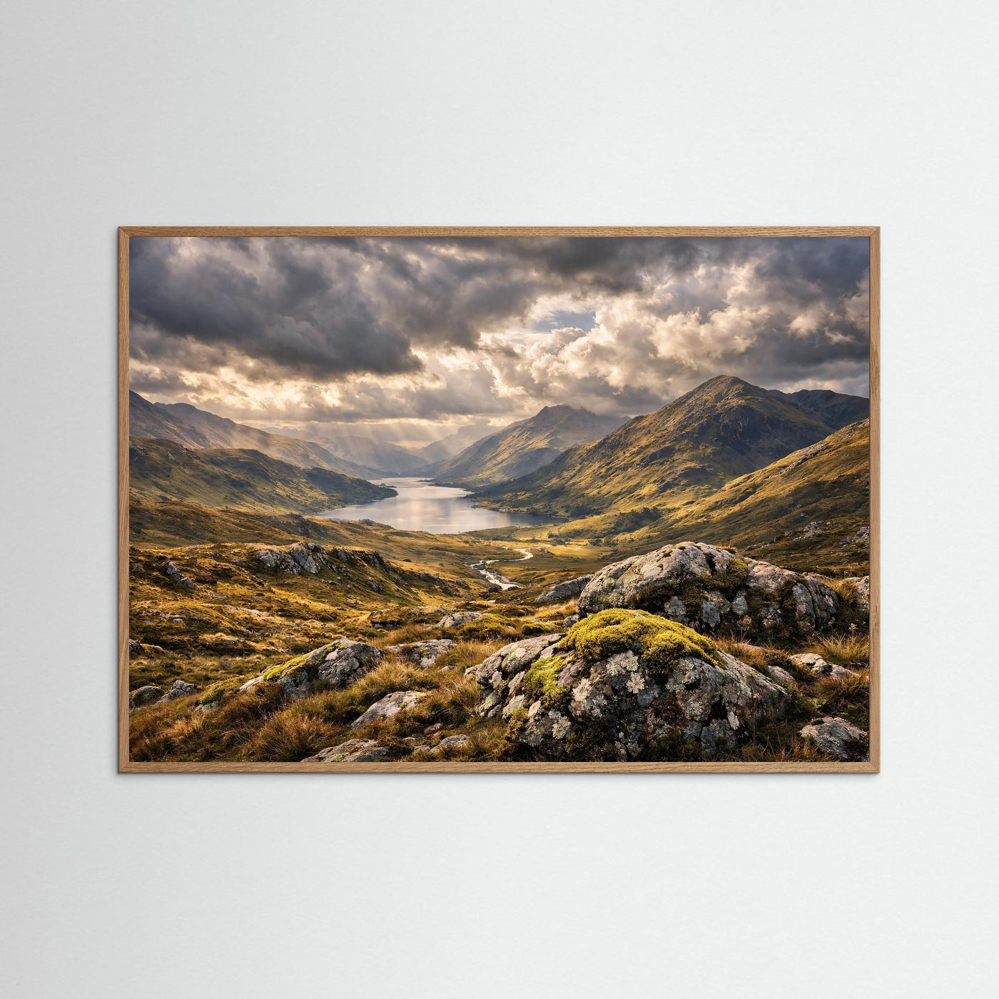 Dramatisches Schottisches Gebirgstal im Sonnenlicht | Panorama Highlands & Natur Poster Querformat