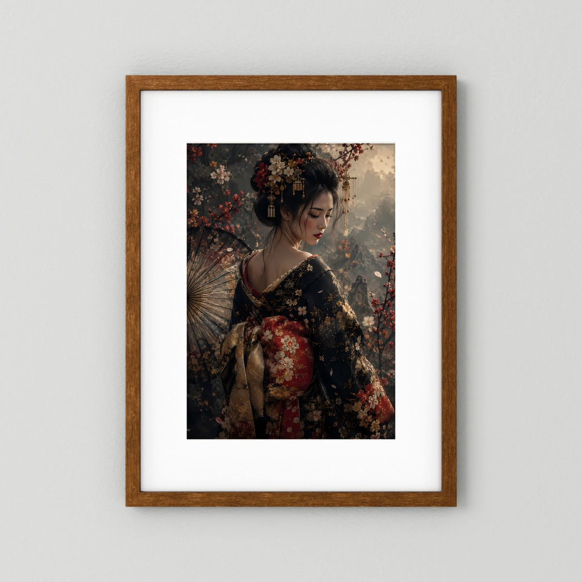 Hochformat-Poster mit Geisha im floralen Kimono und Fächer, brauner Holzrahmen