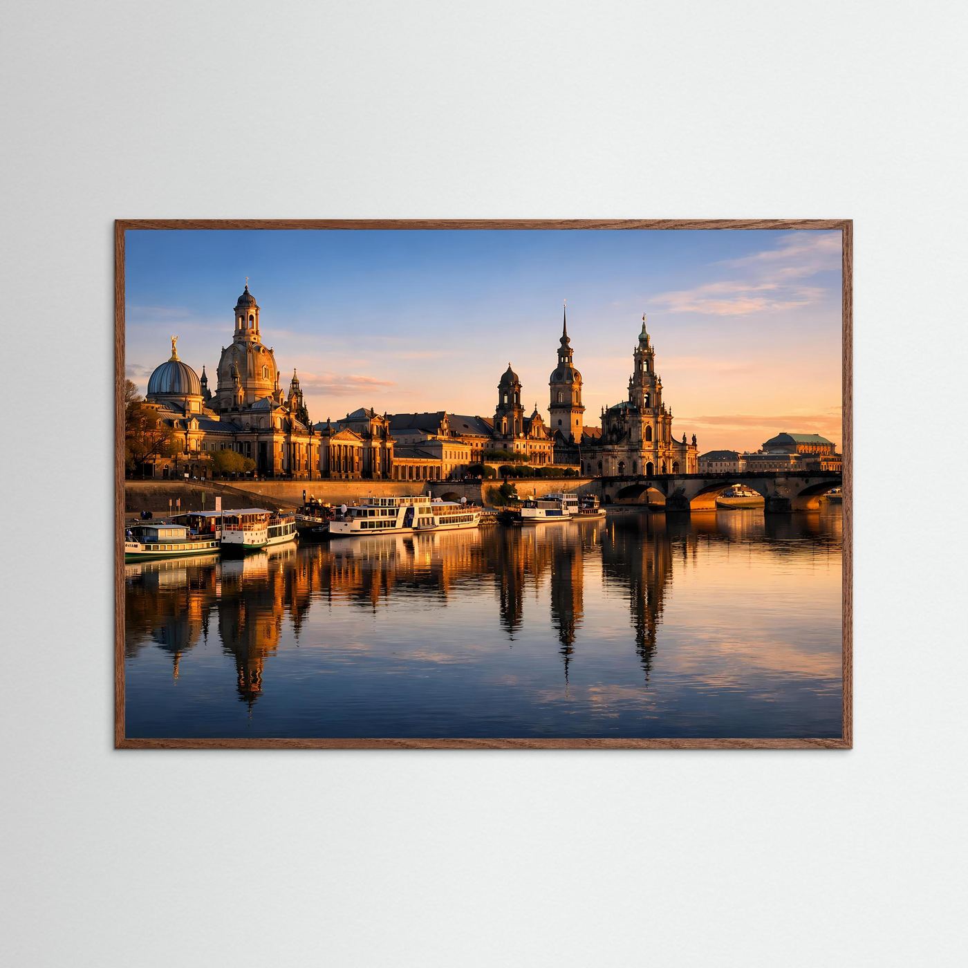 Panorama-Poster Dresdner Altstadt an der Elbe, Sonnenuntergang, dunkler Holzrahmen