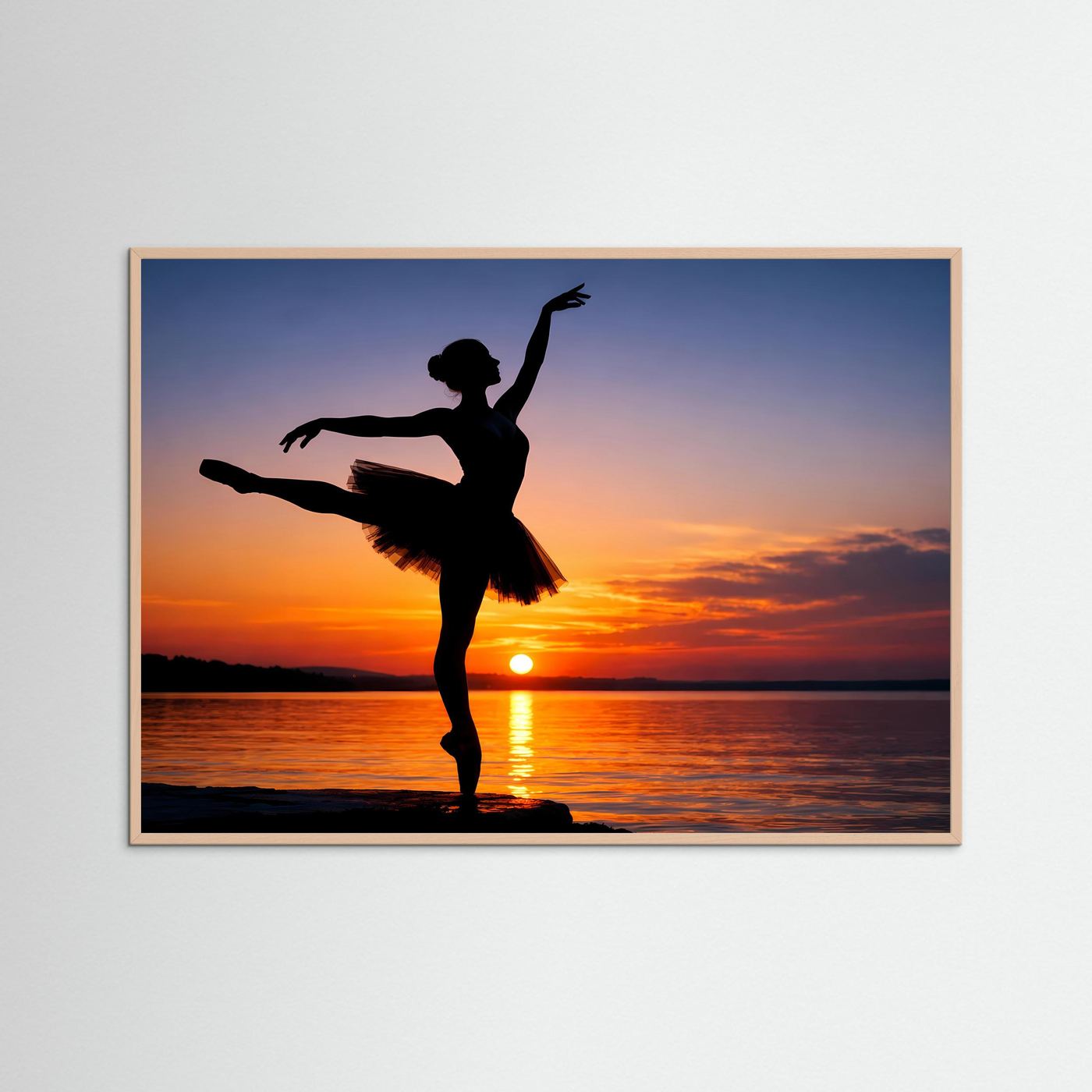 Gerahmtes Poster mit Ballerina-Silhouette am Sonnenuntergang, dunkelblauer Rahmen