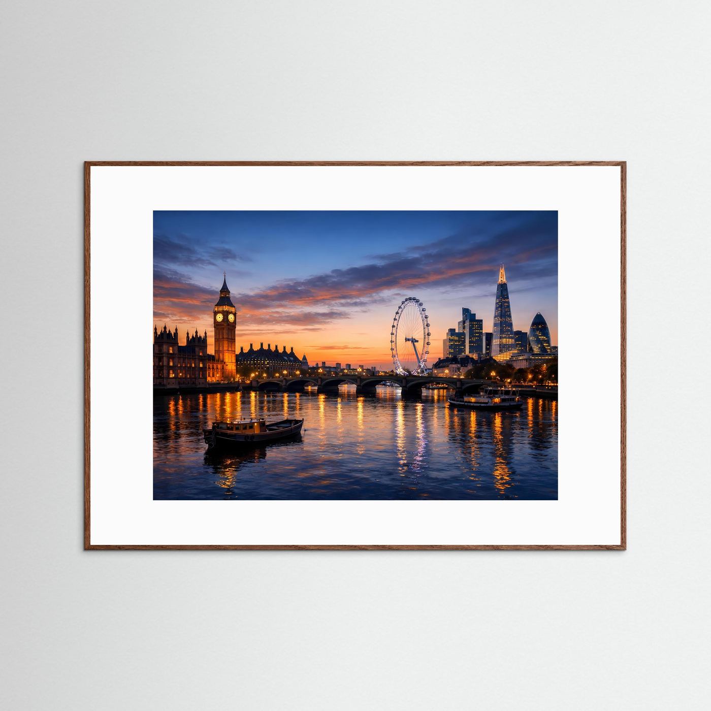 Gerahmtes Poster mit hellem Holzrahmen und weißem Rand: London Skyline Panorama