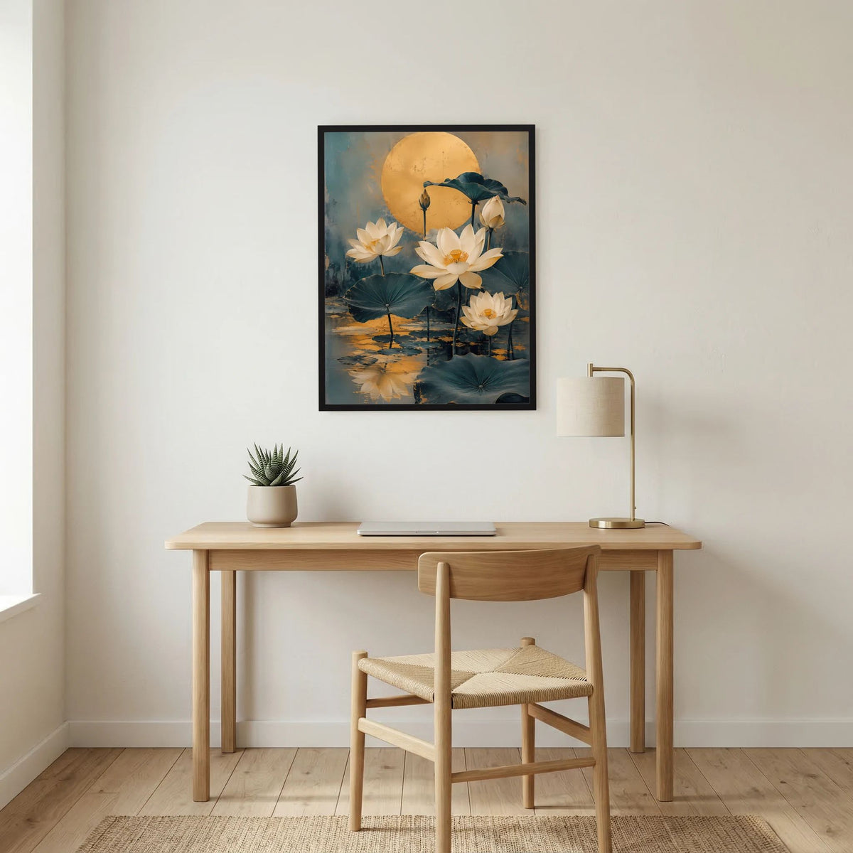 Gerahmtes Hochformat-Poster mit schwarzem Rahmen: goldener Mond und Lotusblüten