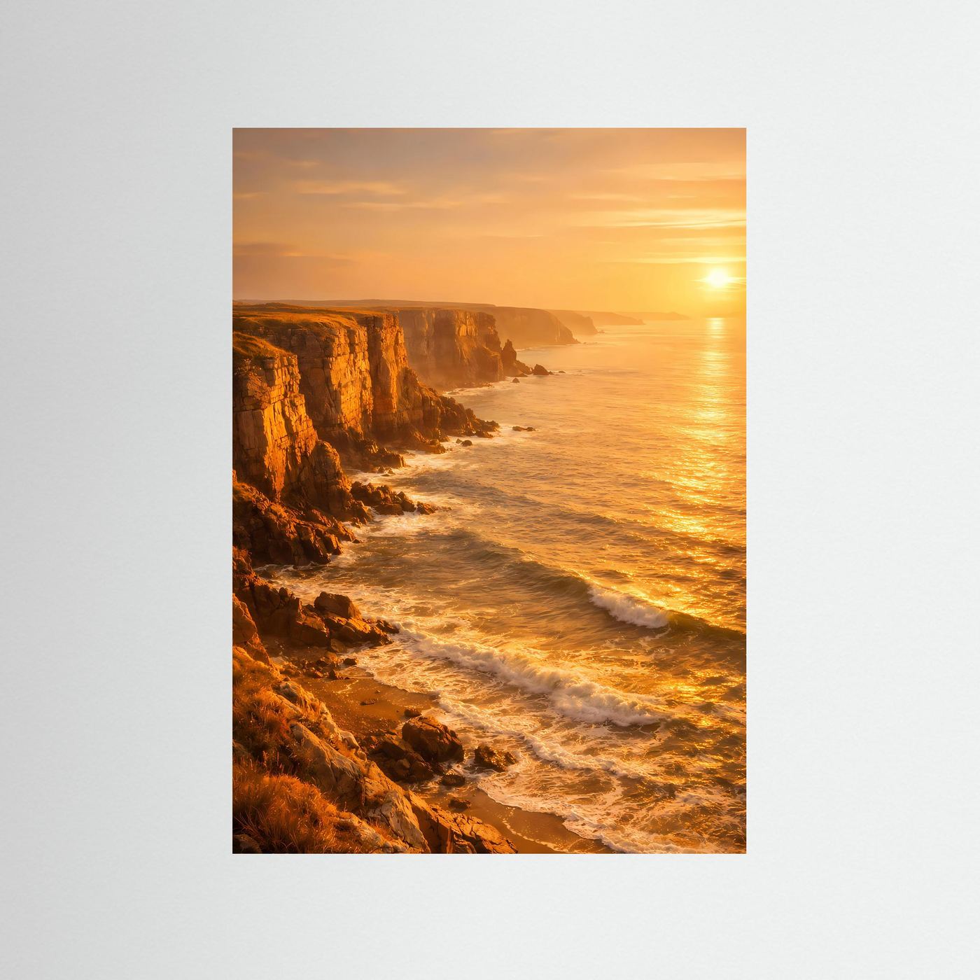 Steilküsten-Poster ohne Rahmen: Klippen, Meer und goldener Sonnenuntergang, hochformatig.