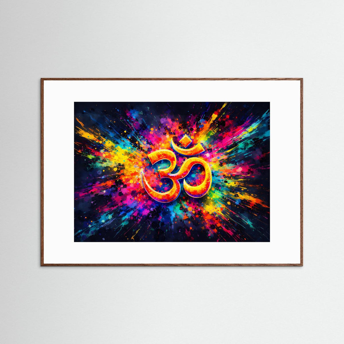 Querformat-Poster mit Om-Symbol und Strahlenexplosion, dunkler Holzrahmen