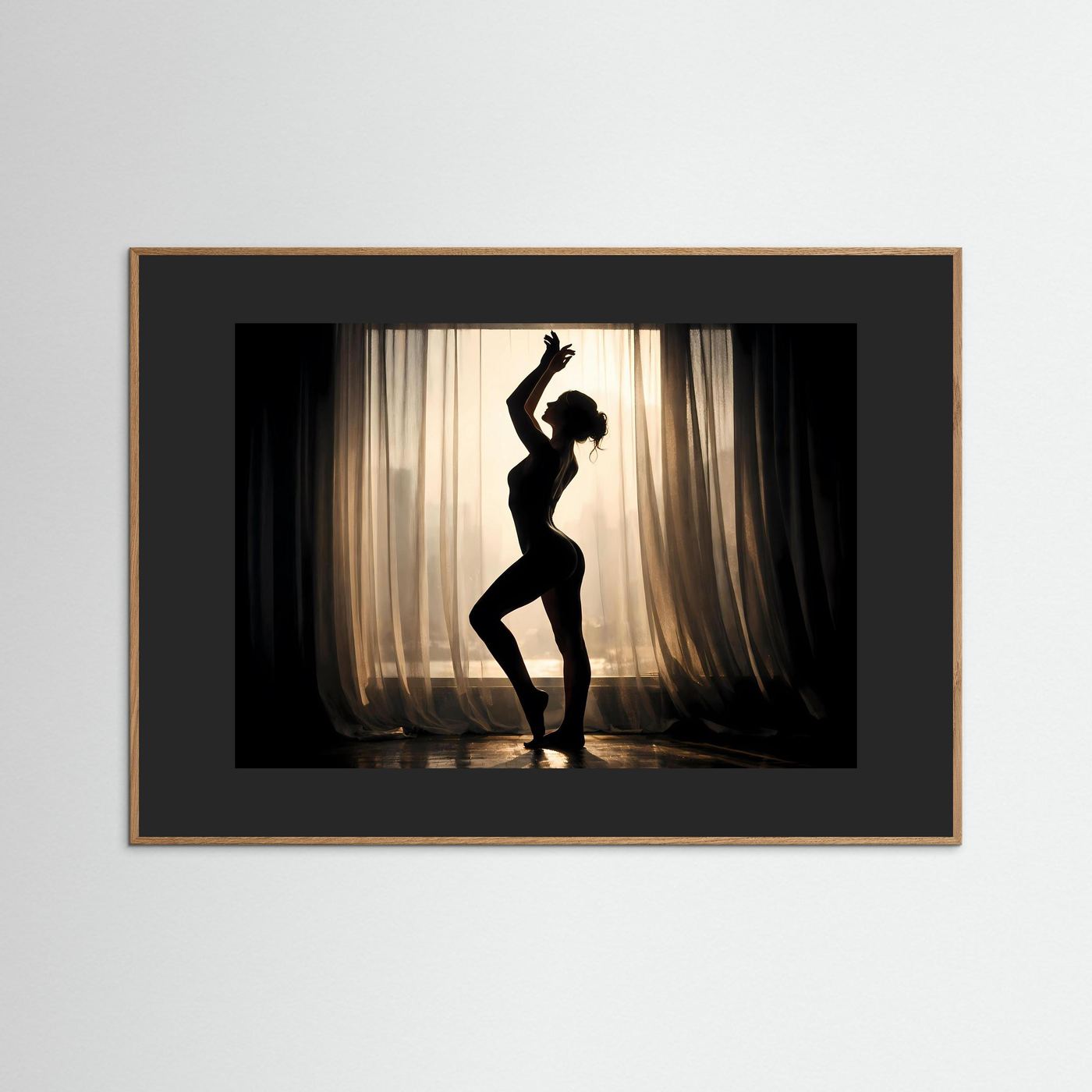 Gerahmtes Wandbild: dunkle Silhouette einer Tänzerin, Holzrahmen (braun)