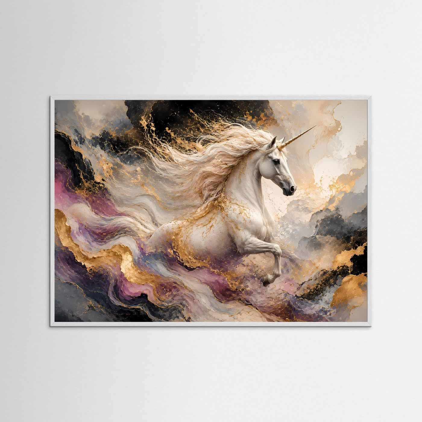 Einhornposter mit hellem Rahmen im Querformat: weißes Einhorn mit wehender Mähne auf Wolken