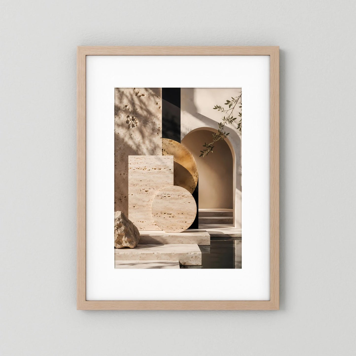 Kunstposter im Hochformat mit beige-goldener Architektur, gerahmt in Eiche mit weißem Rand
