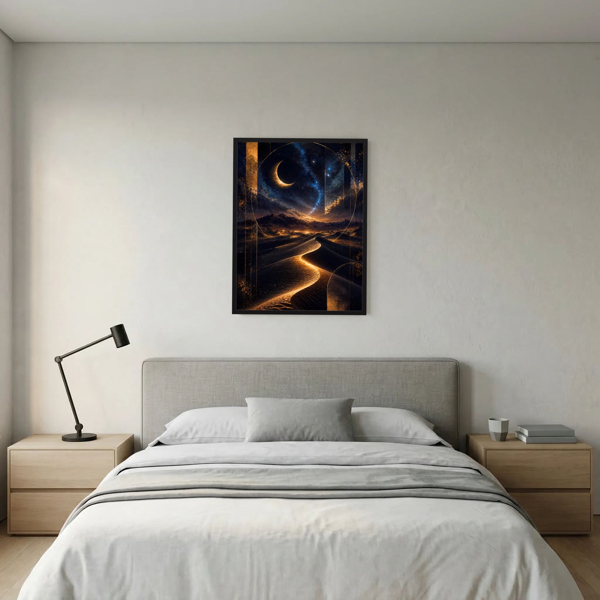 Hochformat-Poster mit Mondsichel, Sternenhimmel und leuchtenden Pfaden, im schwarzen Rahmen.