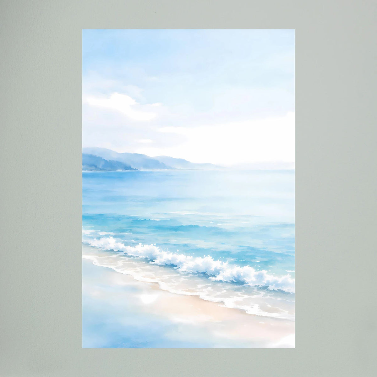 Hochformat-Wandbild mit Meerblick: helle Himmelspartie, blaue Wasserflächen und Strand