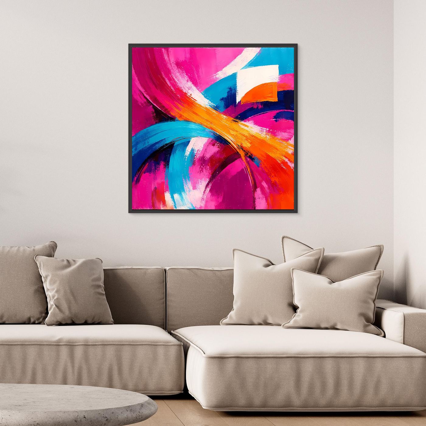 Abstraktes Leinwandbild mit Pinselstrichen in Pink, Blau und Orange, im dunklen Rahmen