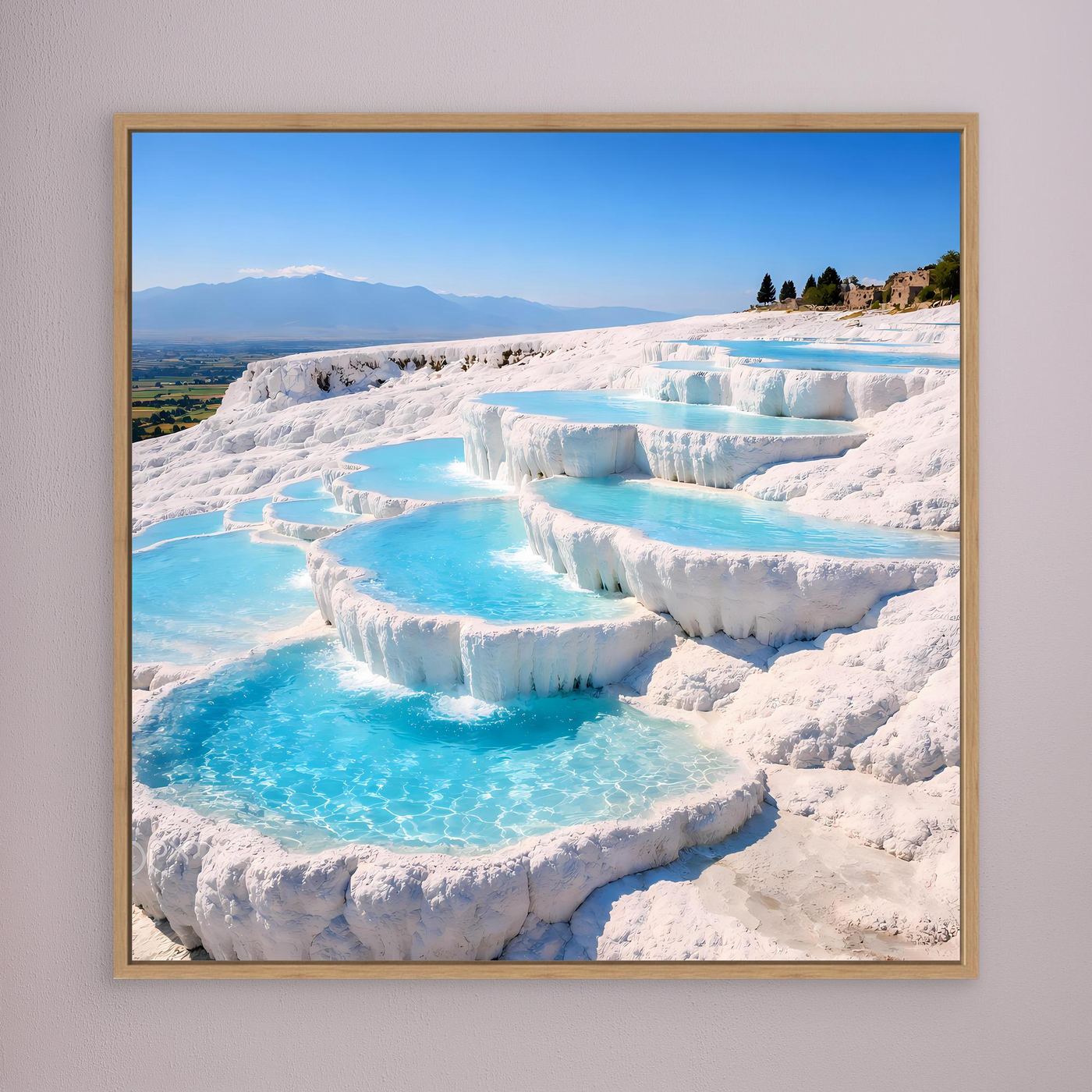 Leinwandbild mit türkisen Thermalbecken und weißen Kalkterrassen, mit Holzrahmen