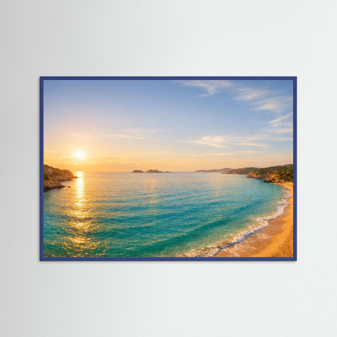Panorama-Meer-Poster mit Sonnenuntergang und Strand im blauem Rahmen