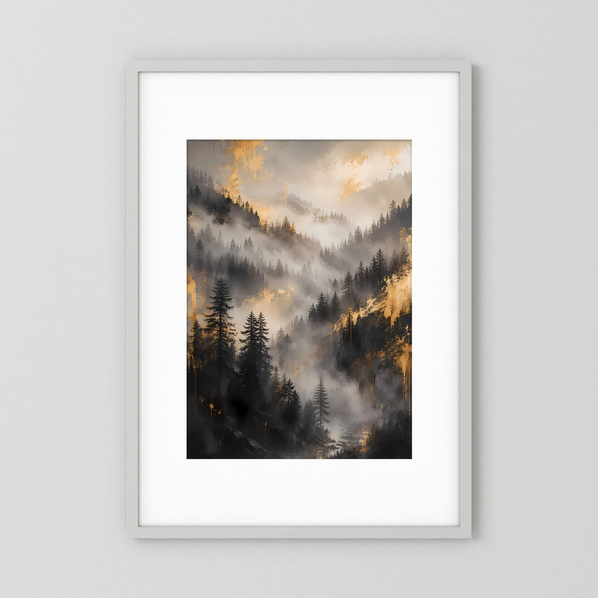 Poster im Hochformat mit weißem Rahmen: neblige Berglandschaft mit Tannen und goldenem Licht