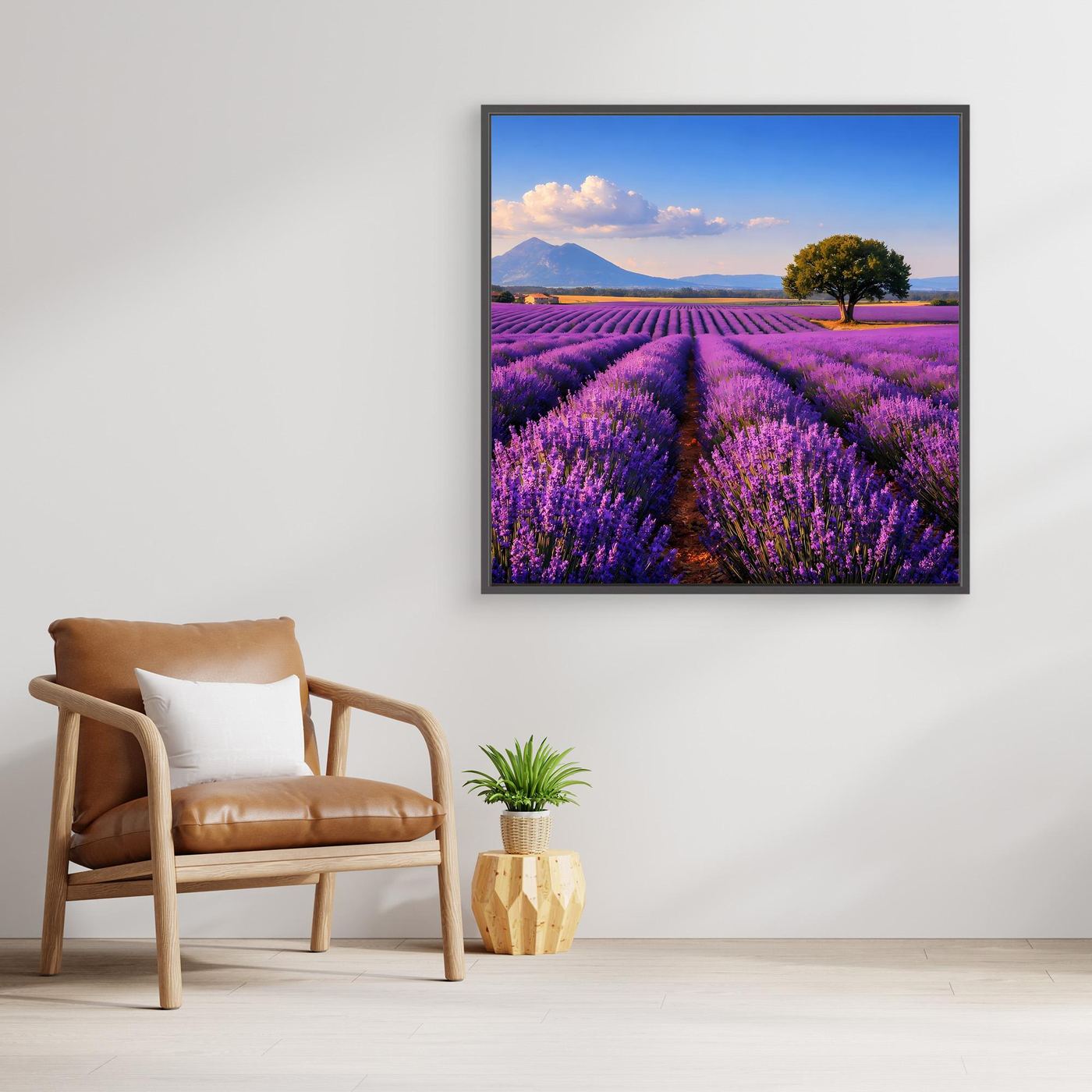 Landschafts-Leinwandbild mit Lavendelfeld und Baum im blauen Himmel, schwarz gerahmt