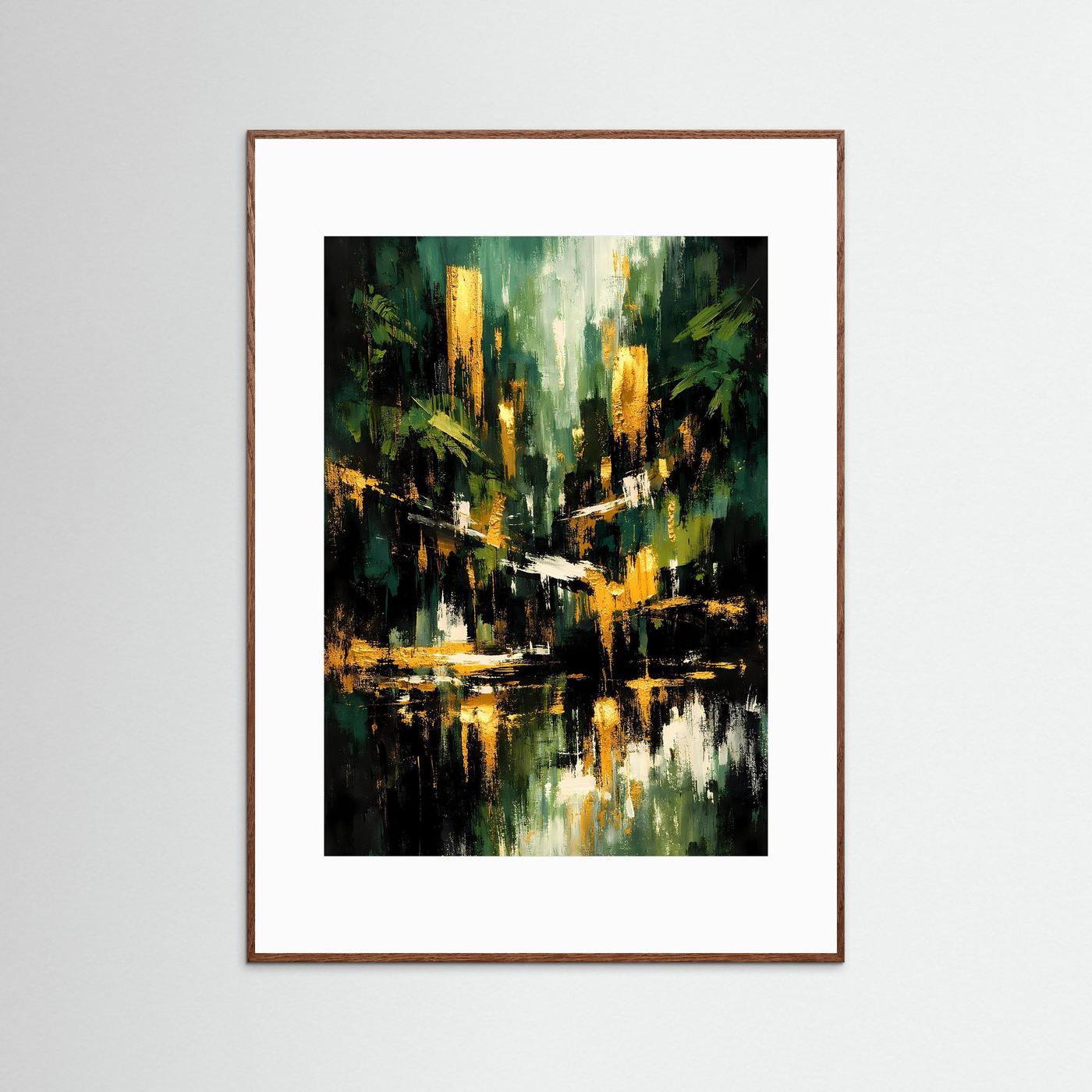 Abstraktes Waldkunstposter, Smaragdgrün mit goldenen Lichtakzenten, Hochformat, brauner Rahmen
