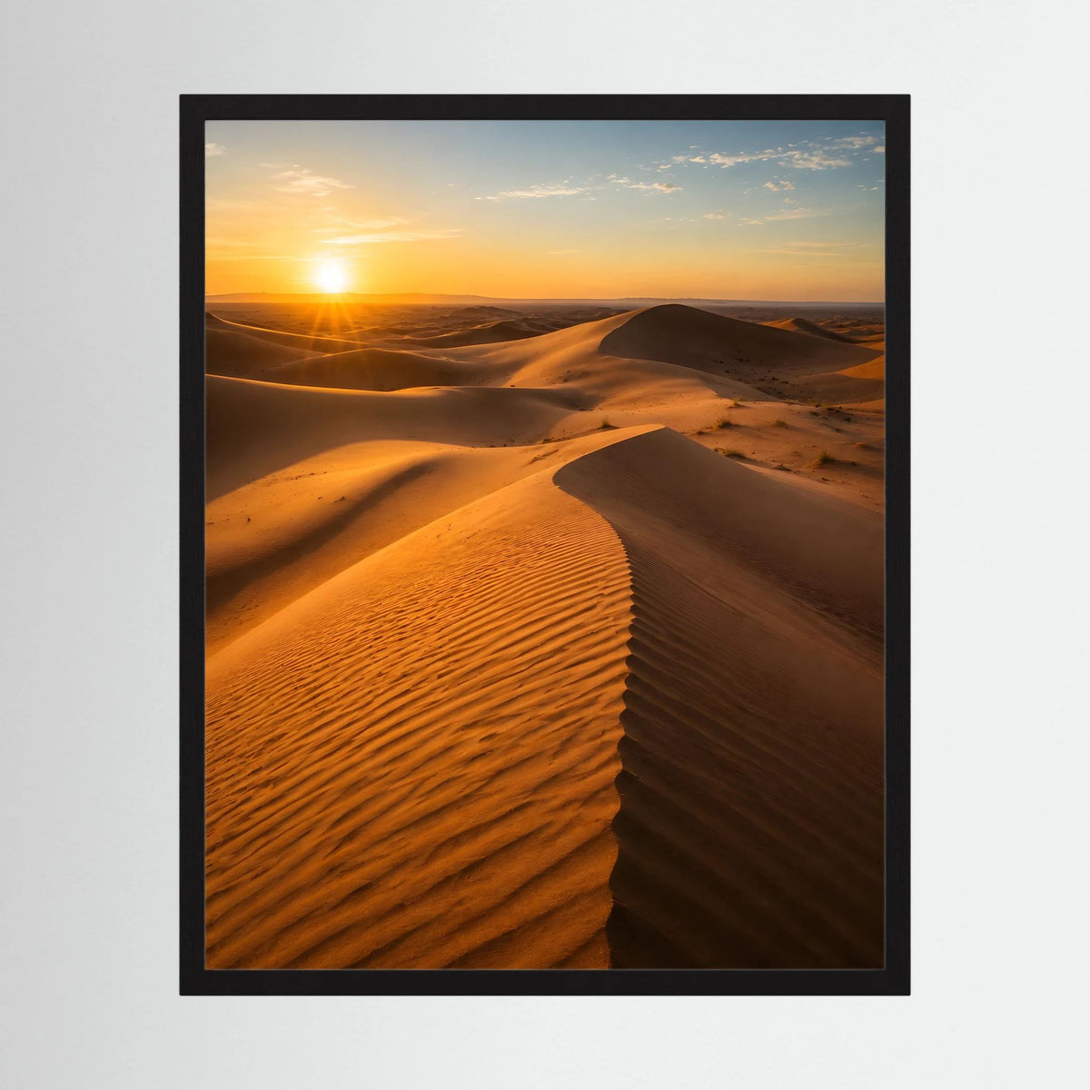 Hochformat-Landschaftsposter mit Wüstendünen im Sonnenuntergang im schwarzen Rahmen