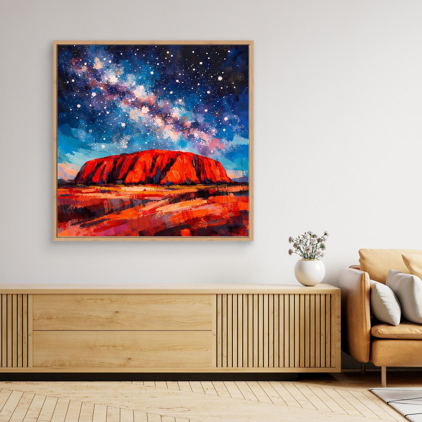 Leinwand-Wandbild: Sternenhimmel mit Milchstraße über rotem Felsen, kräftige Farben auf Wandfläche