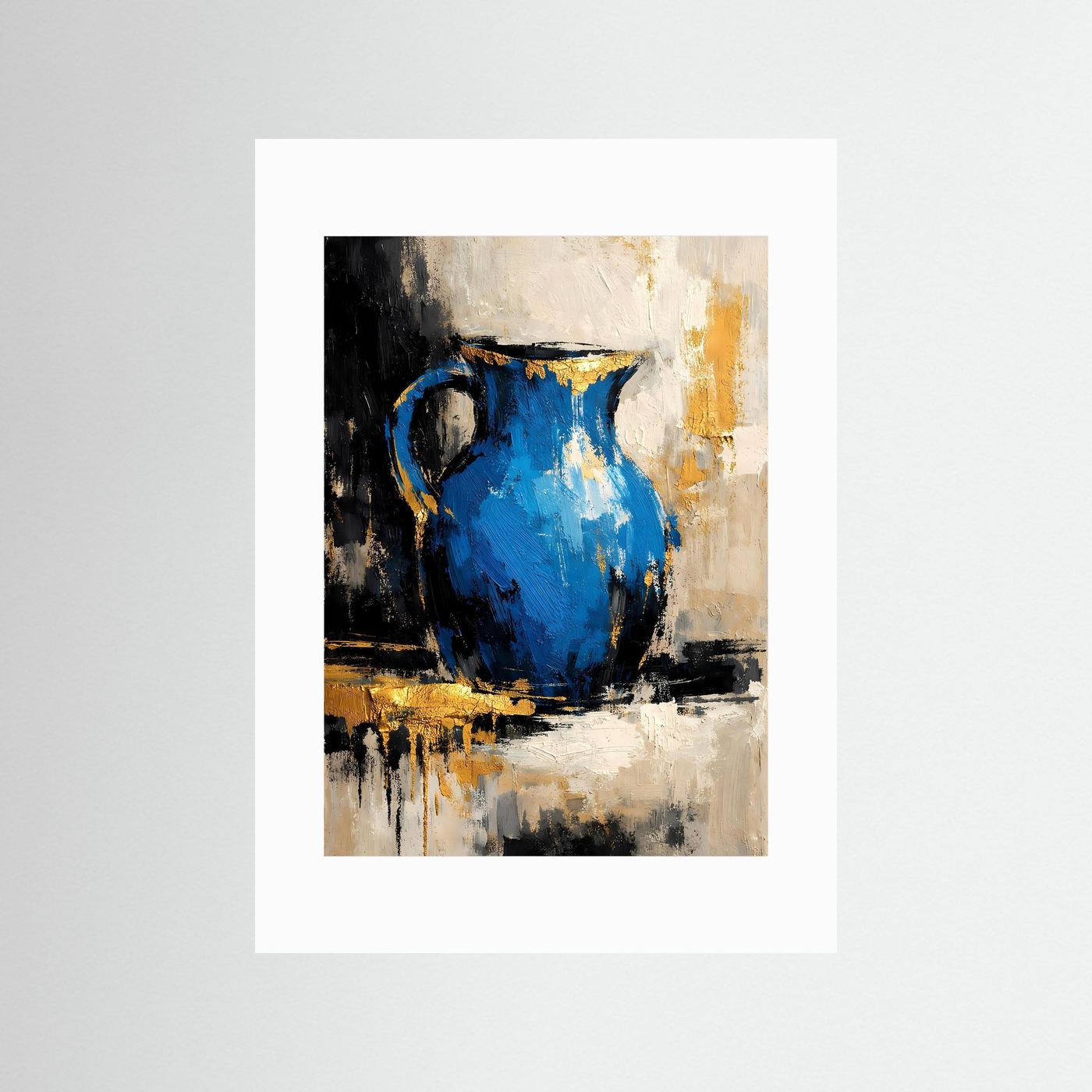 Kunstposter mit abstraktem Krug in Azurblau, Cremeweiß und Gold, weiß hinterlegt
