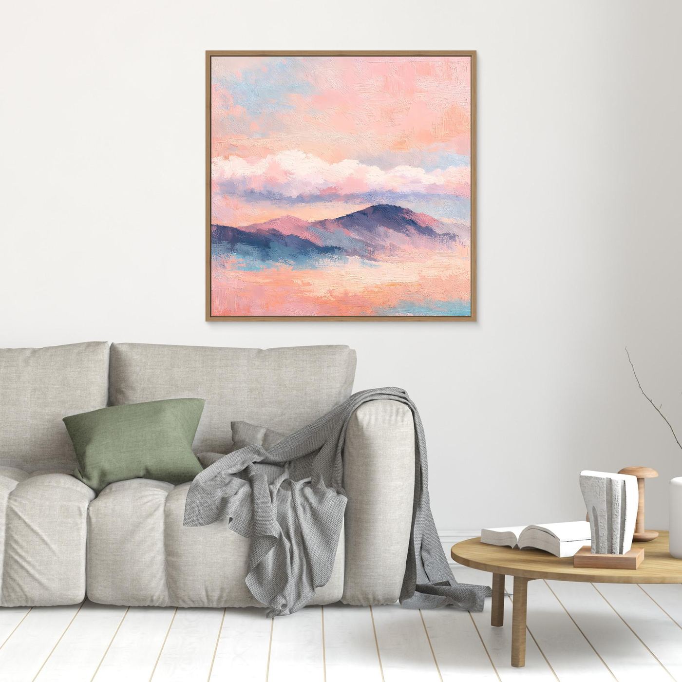 Quadratisches Leinwand-Wandbild mit Pastell-Bergkette und Sonnenuntergangswolken, braun gerahmt