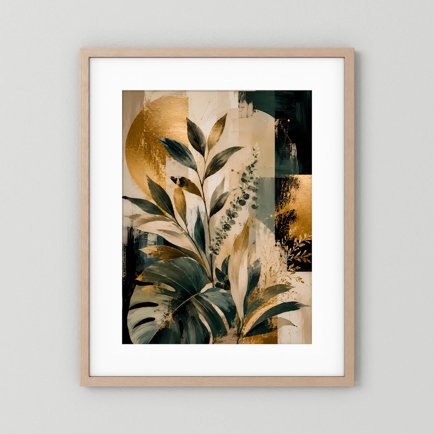 Kunstposter mit abstrakten Monstera-Blättern, Gold und Grün, heller Holzrahmen mit weißem Rand