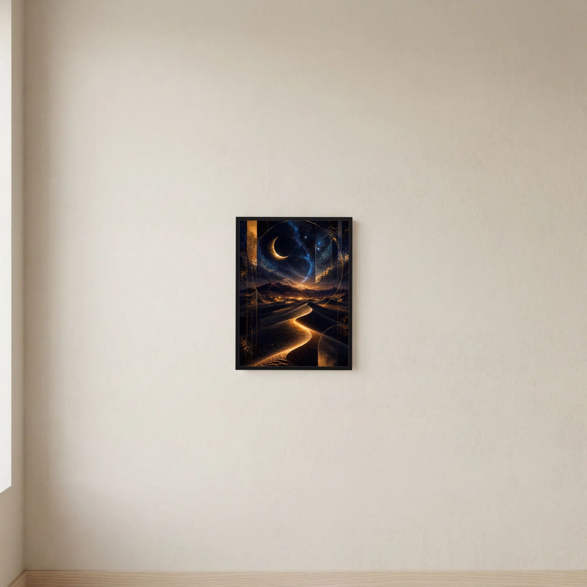 Hochformat-Poster mit Mondsichel am Sternenhimmel und goldenen Dünen, im schwarzen Rahmen.