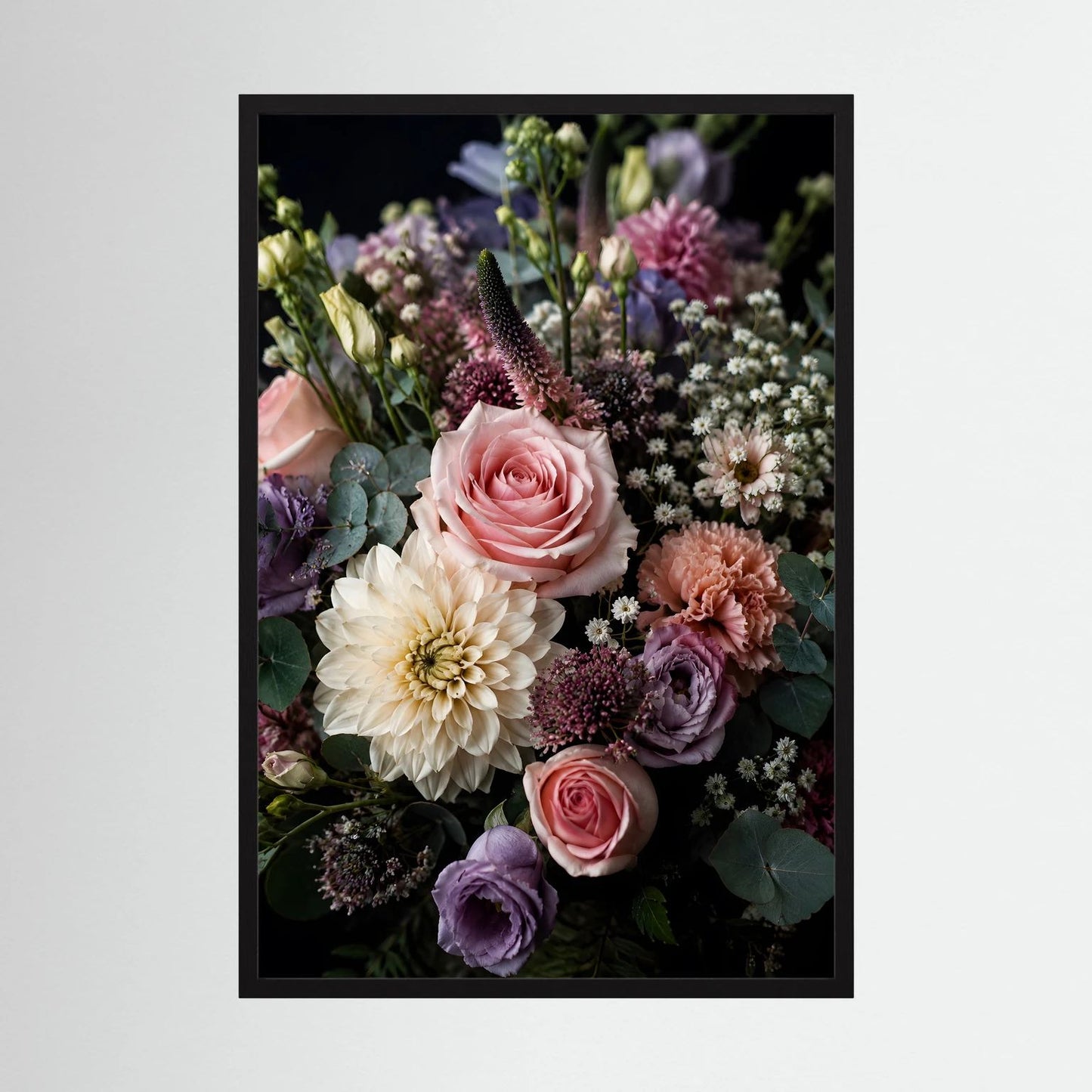 Blumenstrauß-Poster Hochformat: rosafarbene Rose, lila & weiße Blüten, schwarzer Rahmen