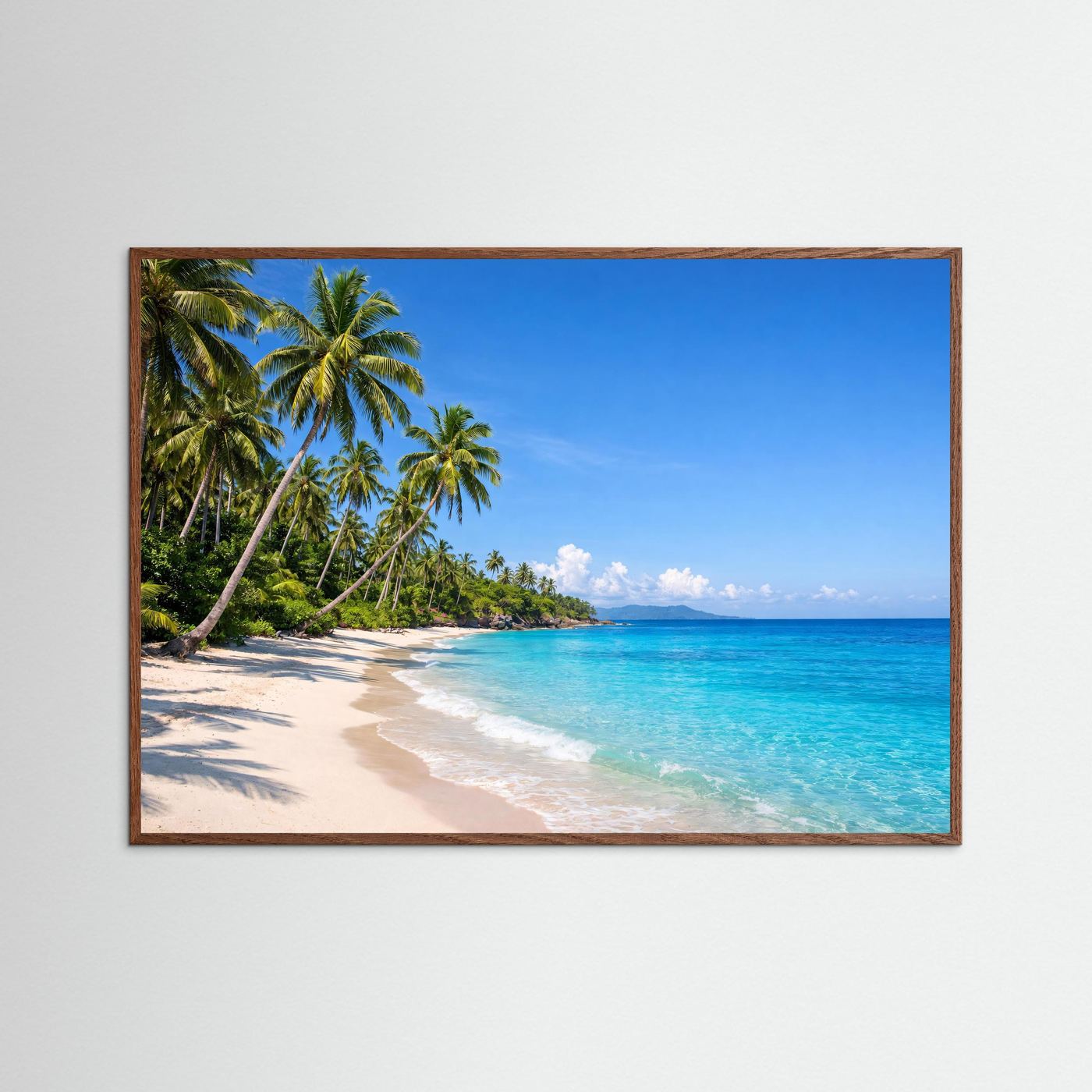 Querformat-Naturposter mit Strand und Palmen im Holzrahmen, helles Eichenholz