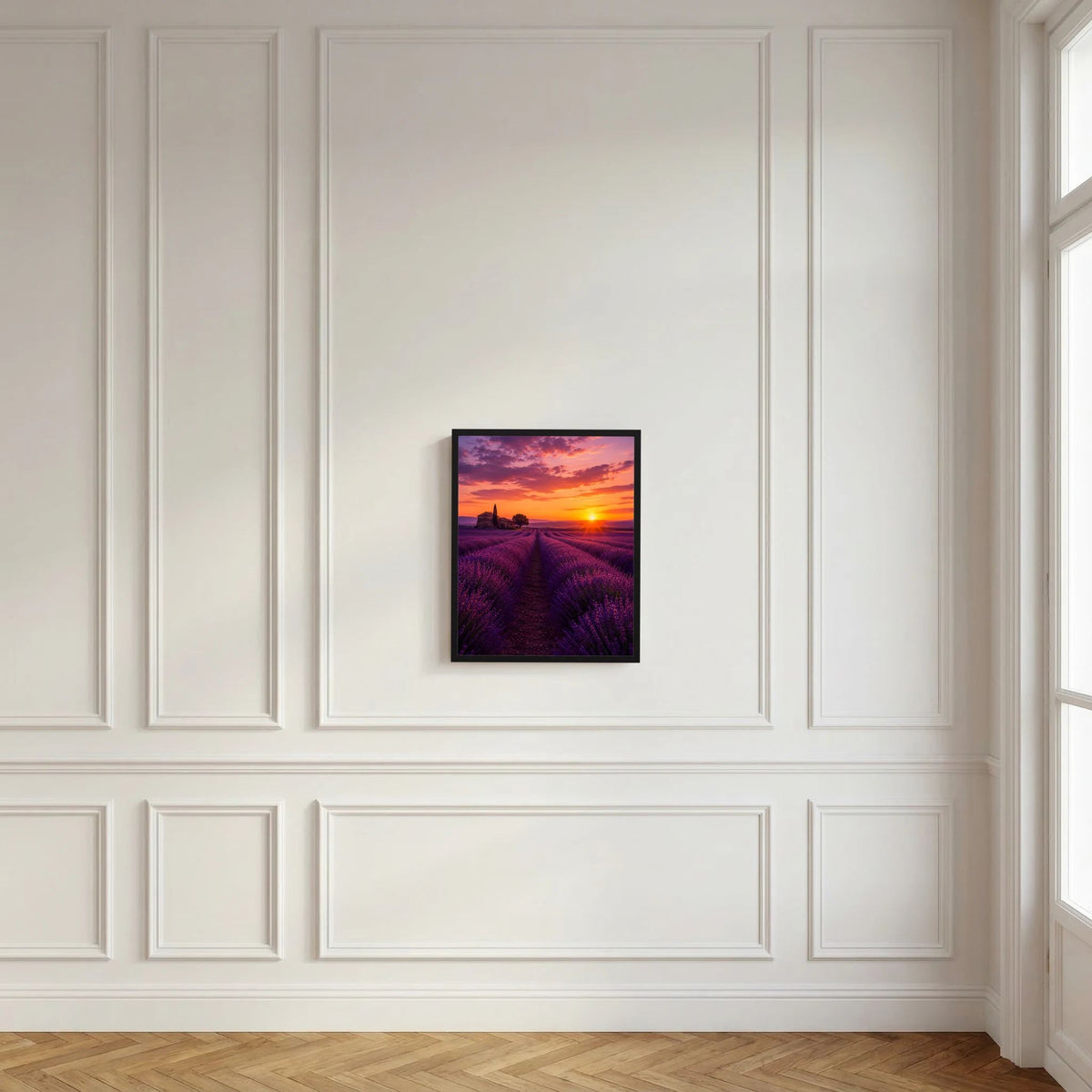 Kleines gerahmtes Landschaftsposter mit violettem Lavendelfeld und orangegoldener Sonne