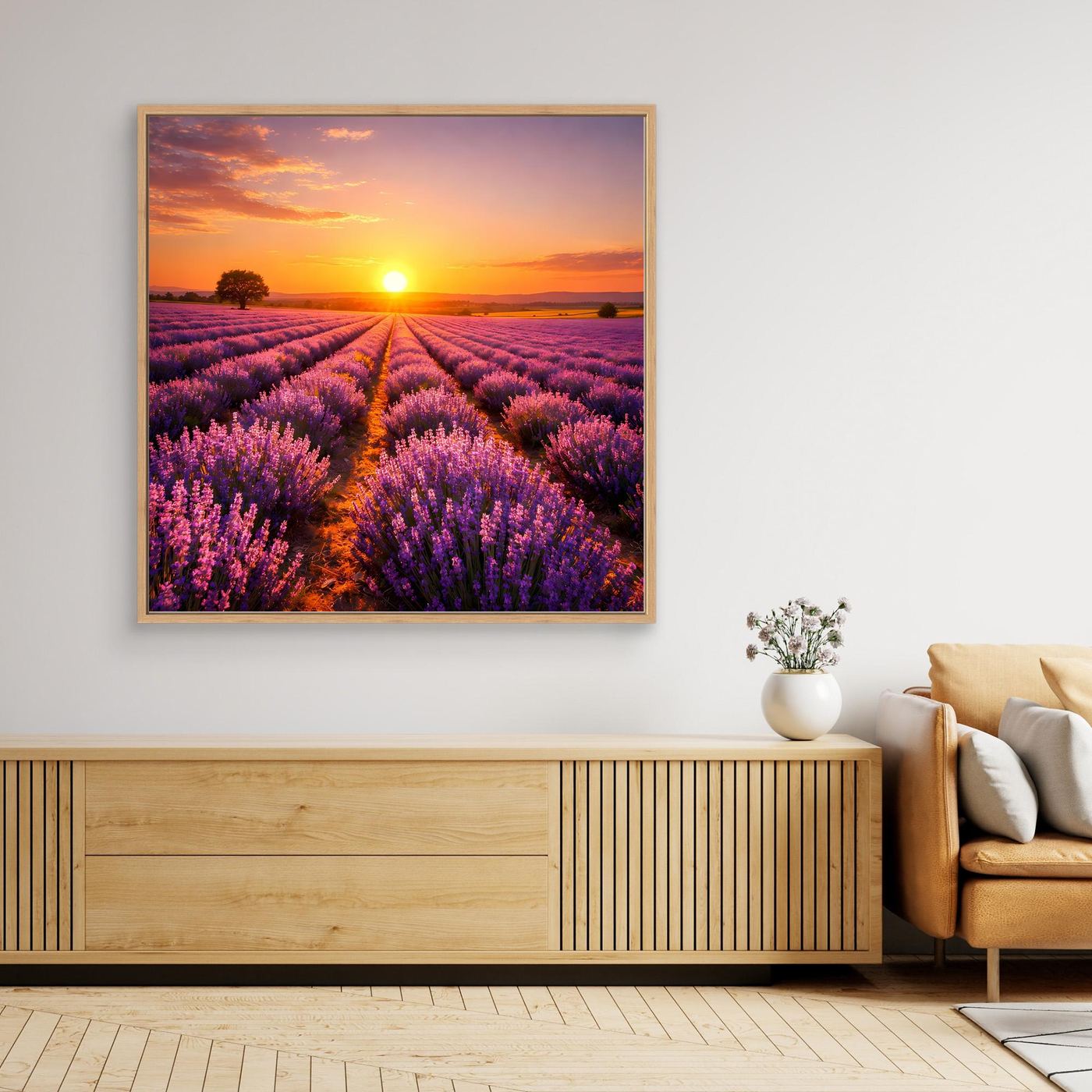 Gerahmtes Leinwandbild mit Lavendelfeld bei Sonnenuntergang, heller Holzrahmen