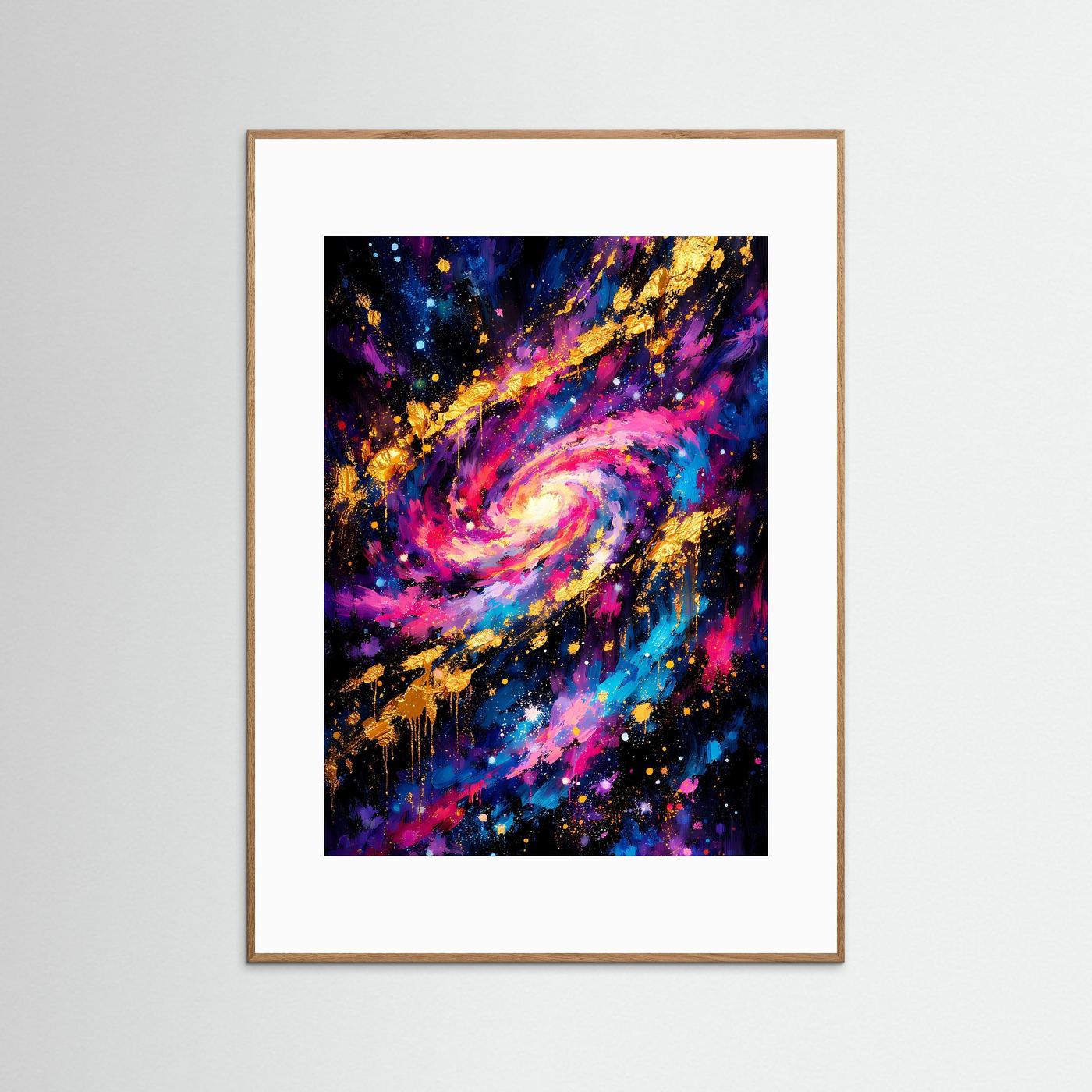 Gerahmtes Galaxie-Poster mit farbenfrohem Sternnebel-Motiv, goldbraunes Rahmenprofil