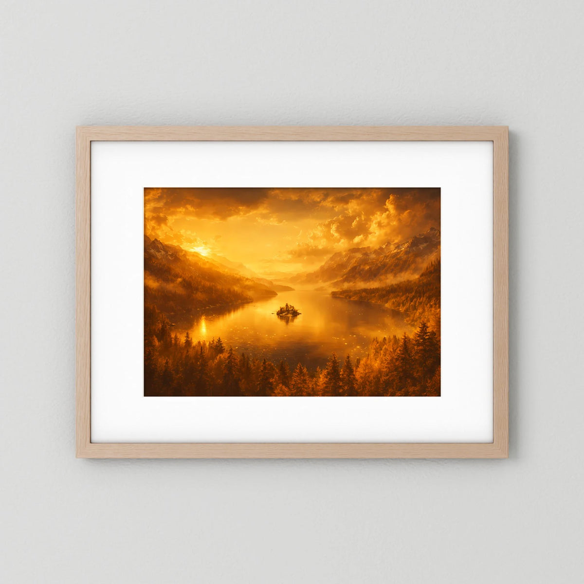 Querformatiges Wandbild: Landschaft mit Bergsee und Sonnenuntergang, Holzrahmen (hell)