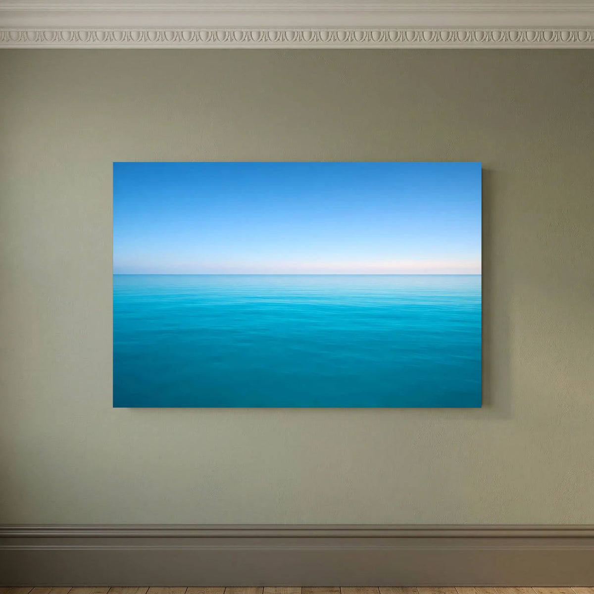 Horizontales Wandbild mit ruhigem Meer und weitgehendem Himmelanteil