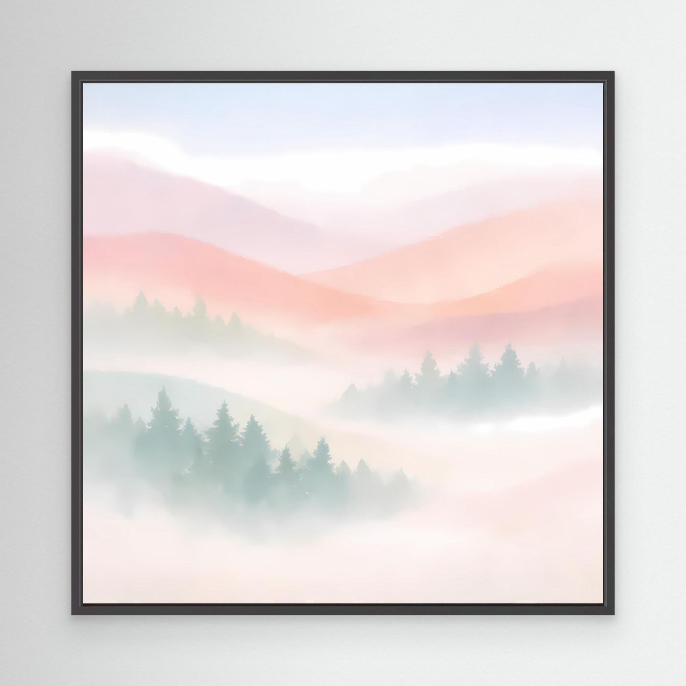 Leinwandbild mit nebligen Bergen, Pastellfarben und Baumreihe, im schwarzen Rahmen
