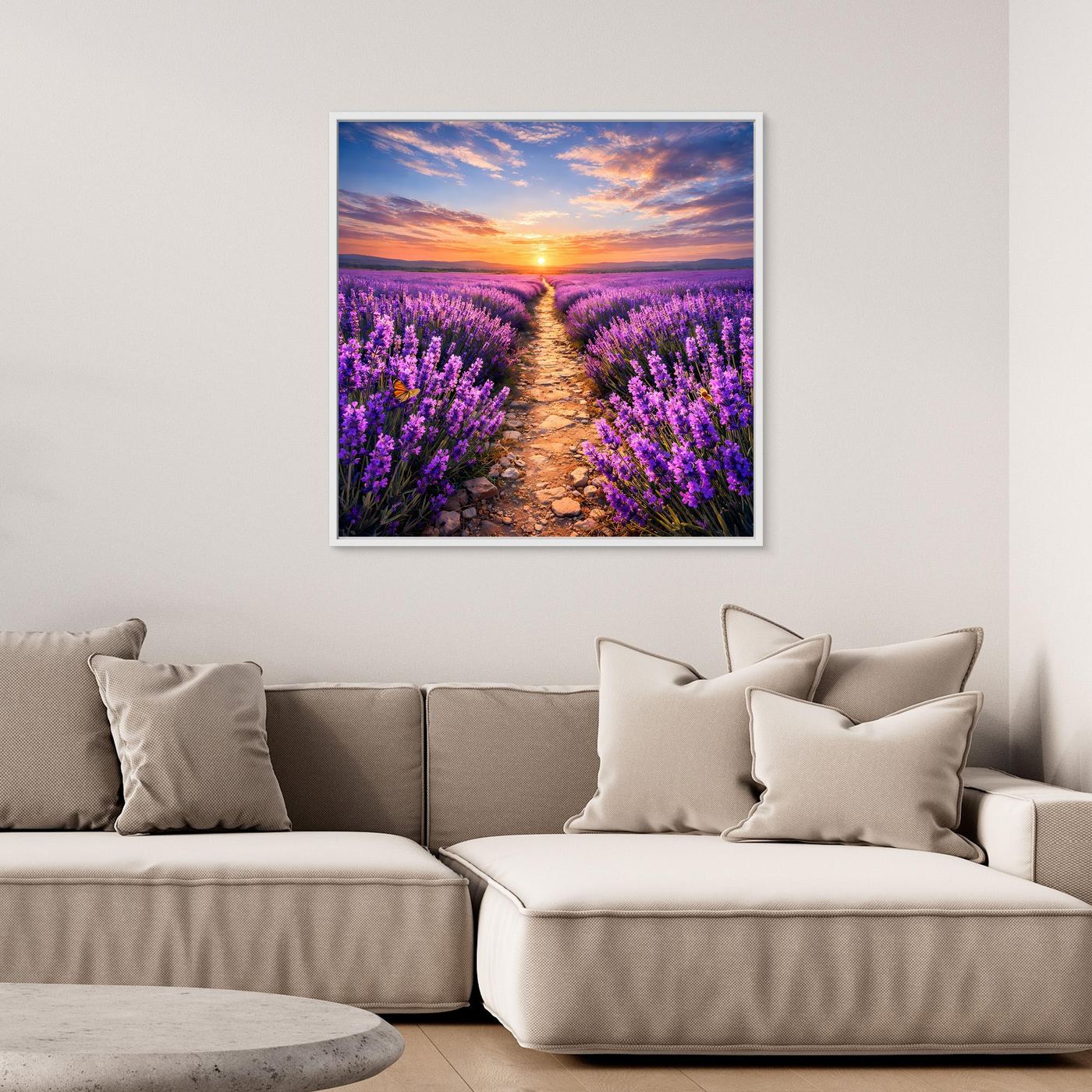 Quadratisches Leinwandbild mit Lavendelreihen, Weg durch das Feld bei Sonnenuntergang