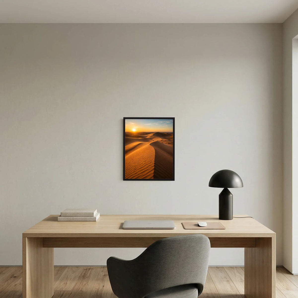 Gerahmtes Hochformat-Landschaftsposter mit goldenen Dünen und tiefem Sonnenuntergang