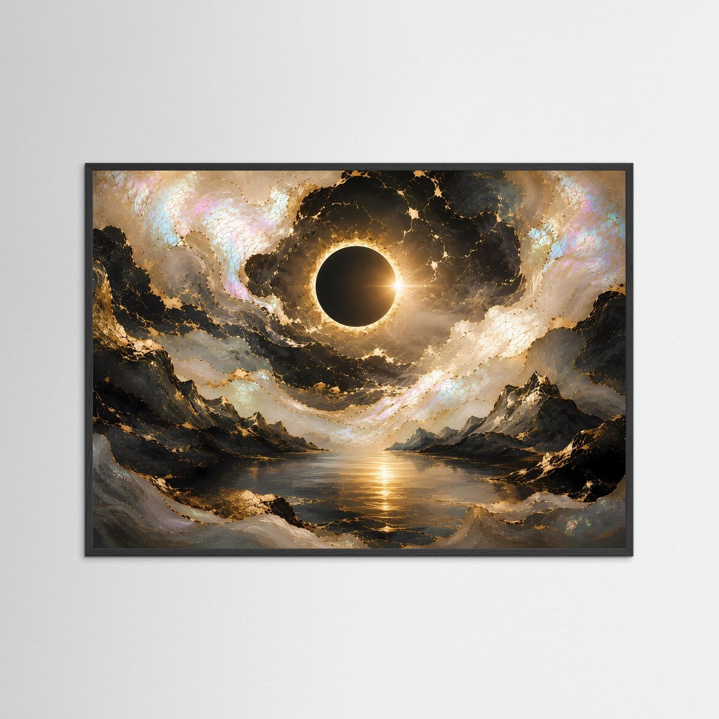 Geressterte Sonnenfinsternis über Berglandschaft, Querformat-Poster im dunklen Rahmen