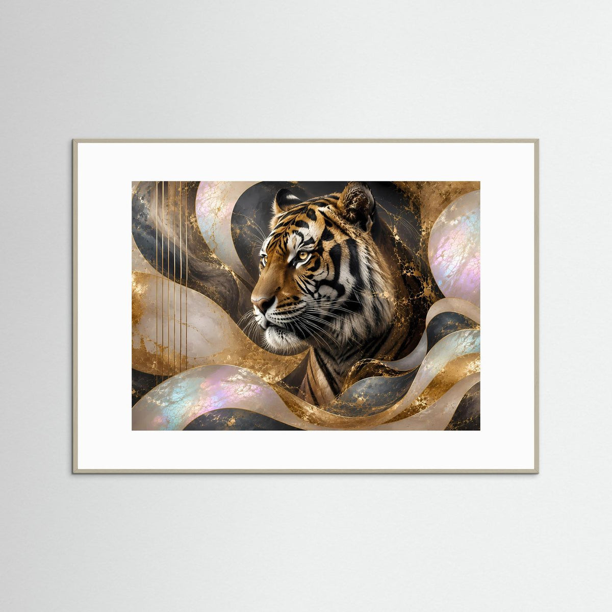 Abstraktes Tigermotiv, Tigerkopf in Gold- und Perlmuttfarben, hellgrauer Rahmen