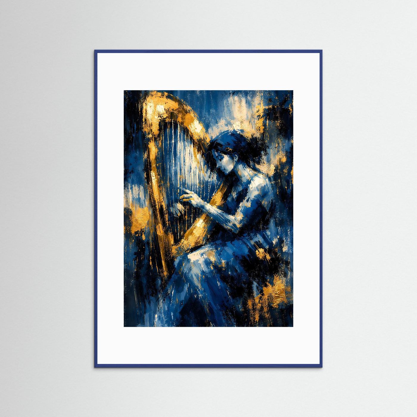Kunstposter mit abstraktem Harfenspiel in Nachtblau, Weiß und Gold, blau gerahmt