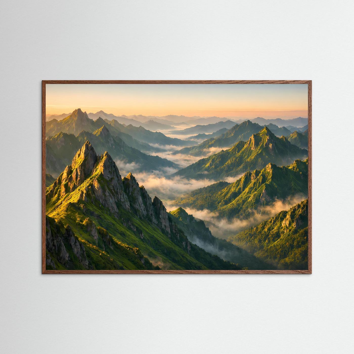 Bergpanorama-Poster im Querformat mit Sonnenaufgang, dunkelbrauner Holzrahmen